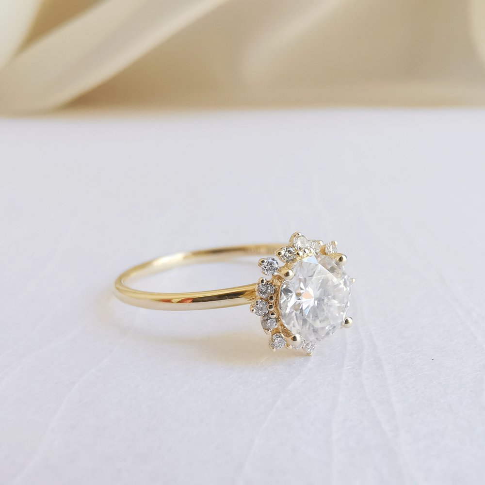 0.8 CT Round Cluster Moissanite Engagement Ring