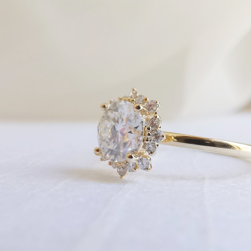 0.8 CT Round Cluster Moissanite Engagement Ring