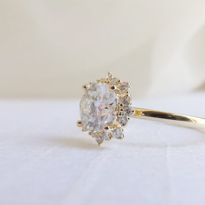 0.8 CT Round Cluster Moissanite Engagement Ring