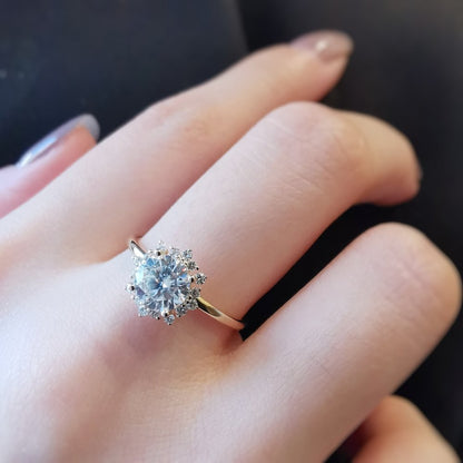 0.8 CT Round Cluster Moissanite Engagement Ring
