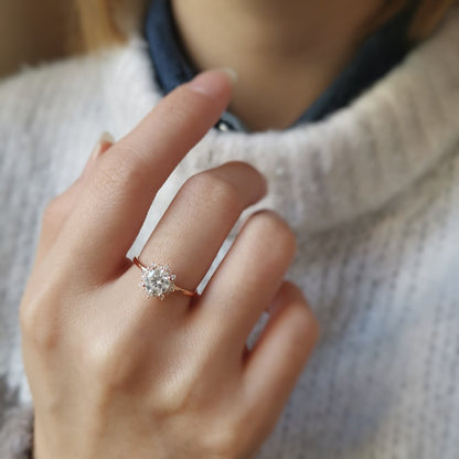 0.8 CT Round Cluster Moissanite Engagement Ring