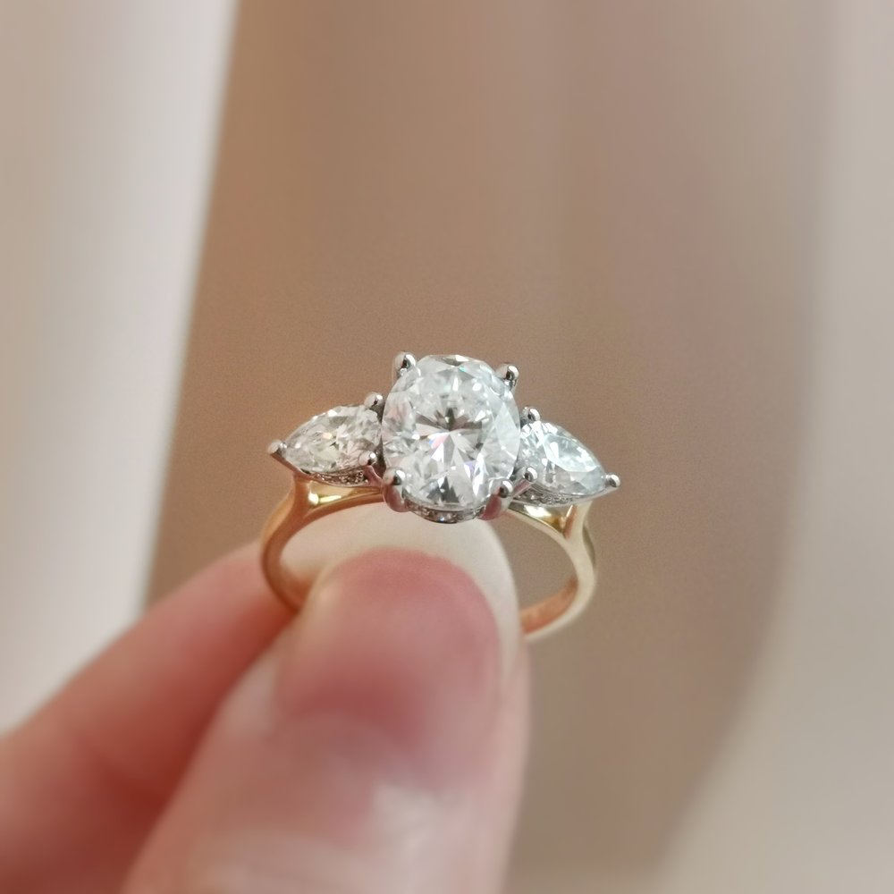 2 CT Oval Hidden Halo Moissanite Engagement Ring
