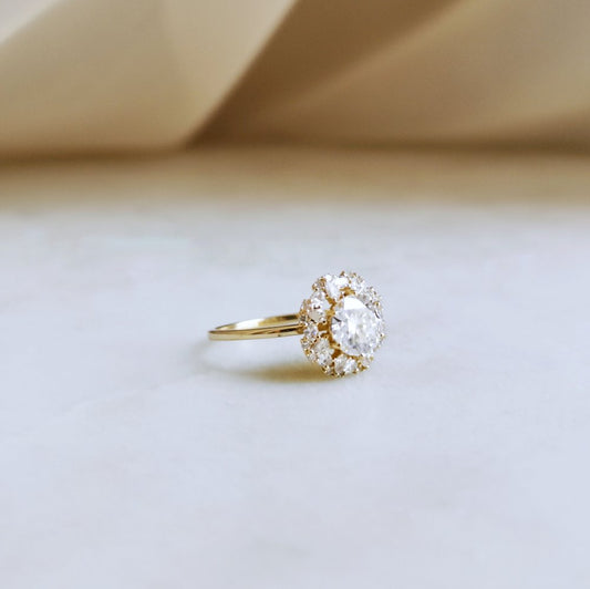 1 CT Round Halo Moissanite Engagement Ring