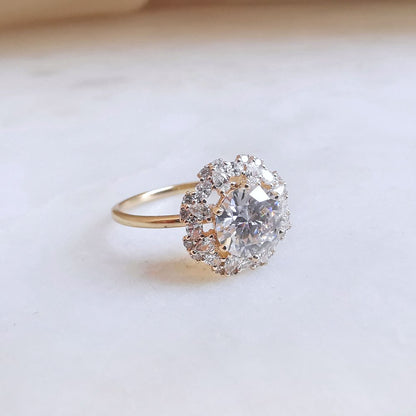 1 CT Round Halo Moissanite Engagement Ring
