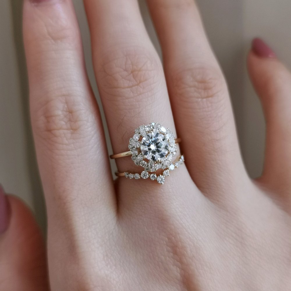 1 CT Round Halo Moissanite Engagement Ring