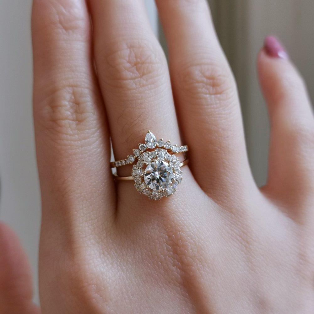 1 CT Round Halo Moissanite Engagement Ring