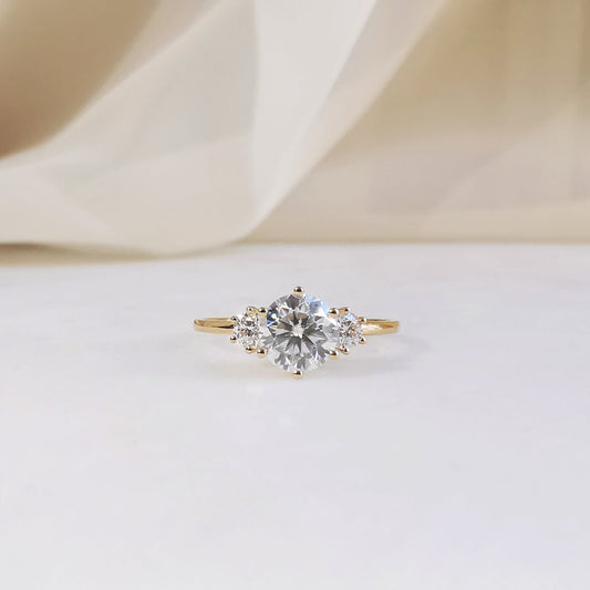0.8 CT Round Three Stone Moissanite Engagement Rings