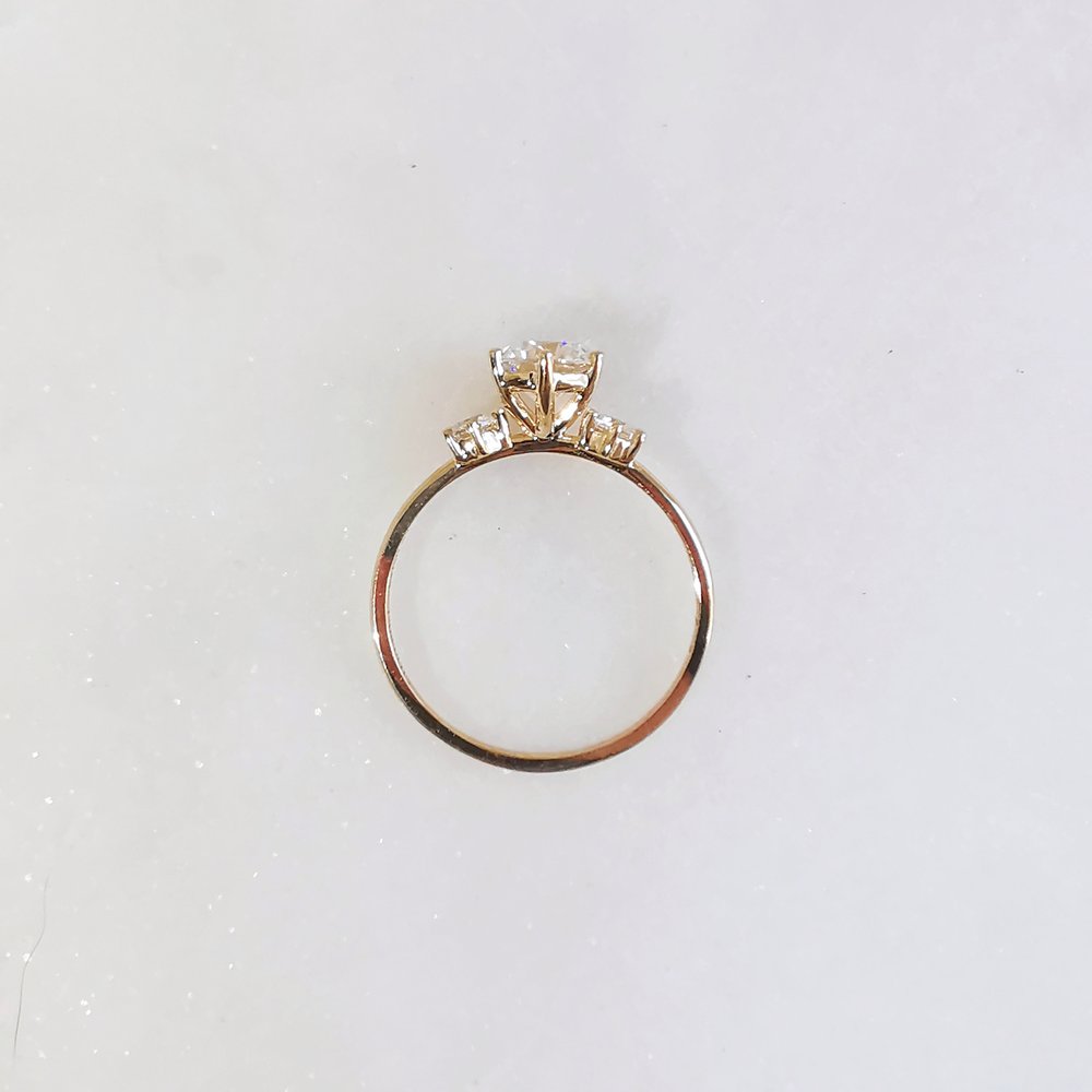 0.8 CT Round Three Stone Moissanite Engagement Rings