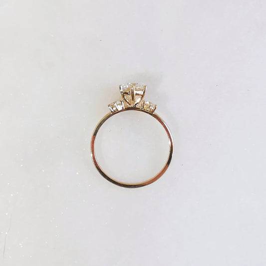 0.8 CT Round Three Stone Moissanite Engagement Rings