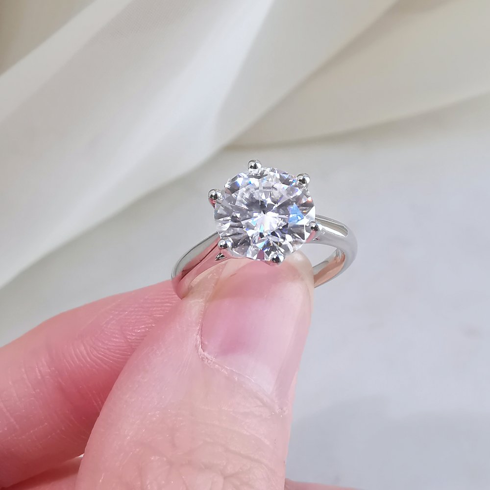 2.5 CT Round Solitaire Moissanite Engagement Ring