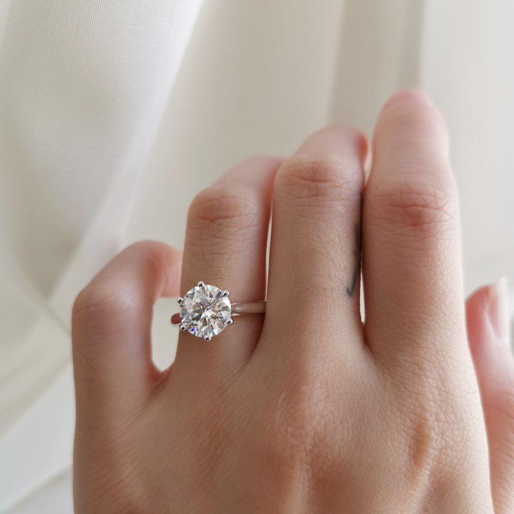 2.5 CT Round Solitaire Moissanite Engagement Ring
