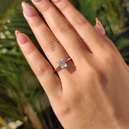 1 CT Emerald Solitaire Moissanite Engagement Ring