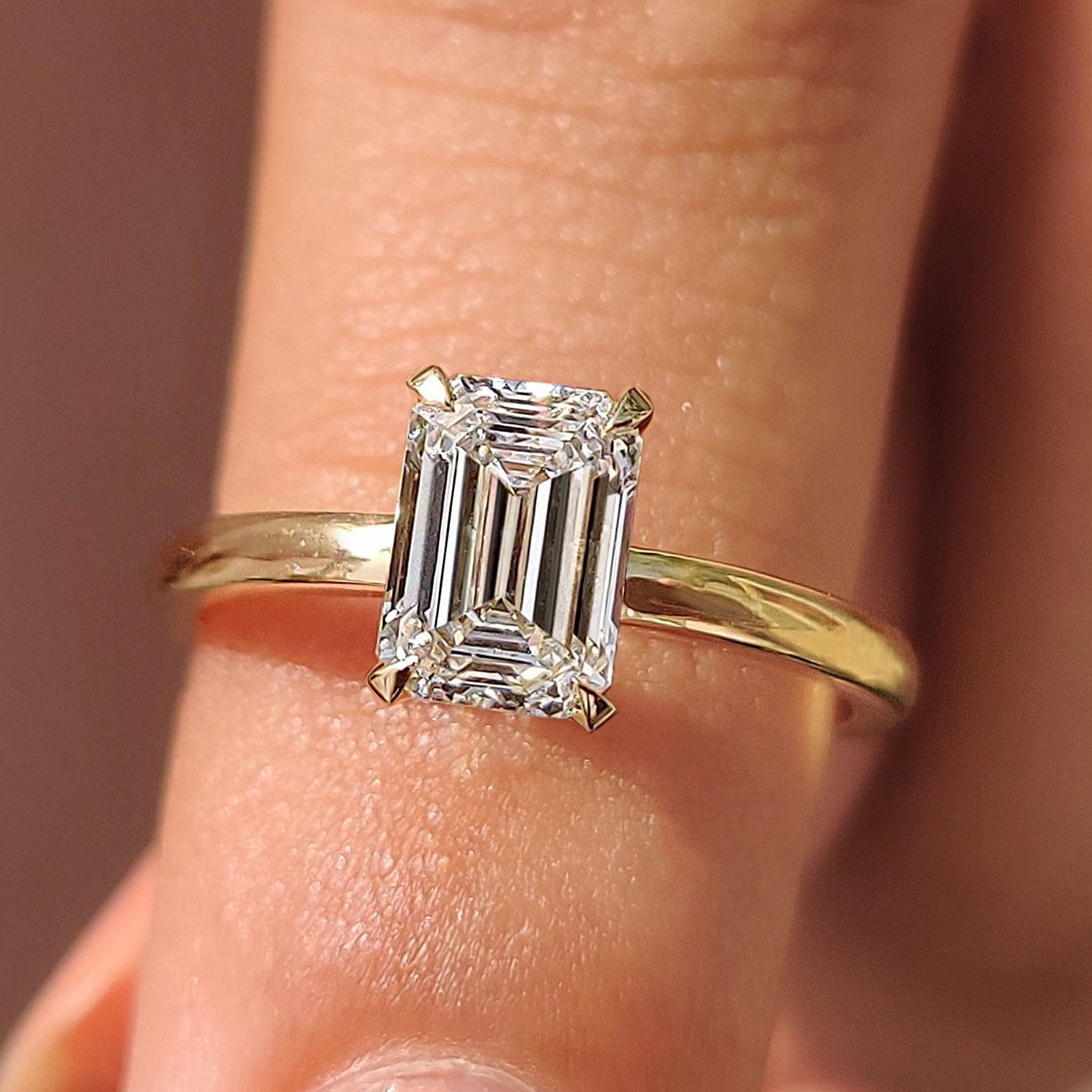 1 CT Emerald Solitaire Moissanite Engagement Ring