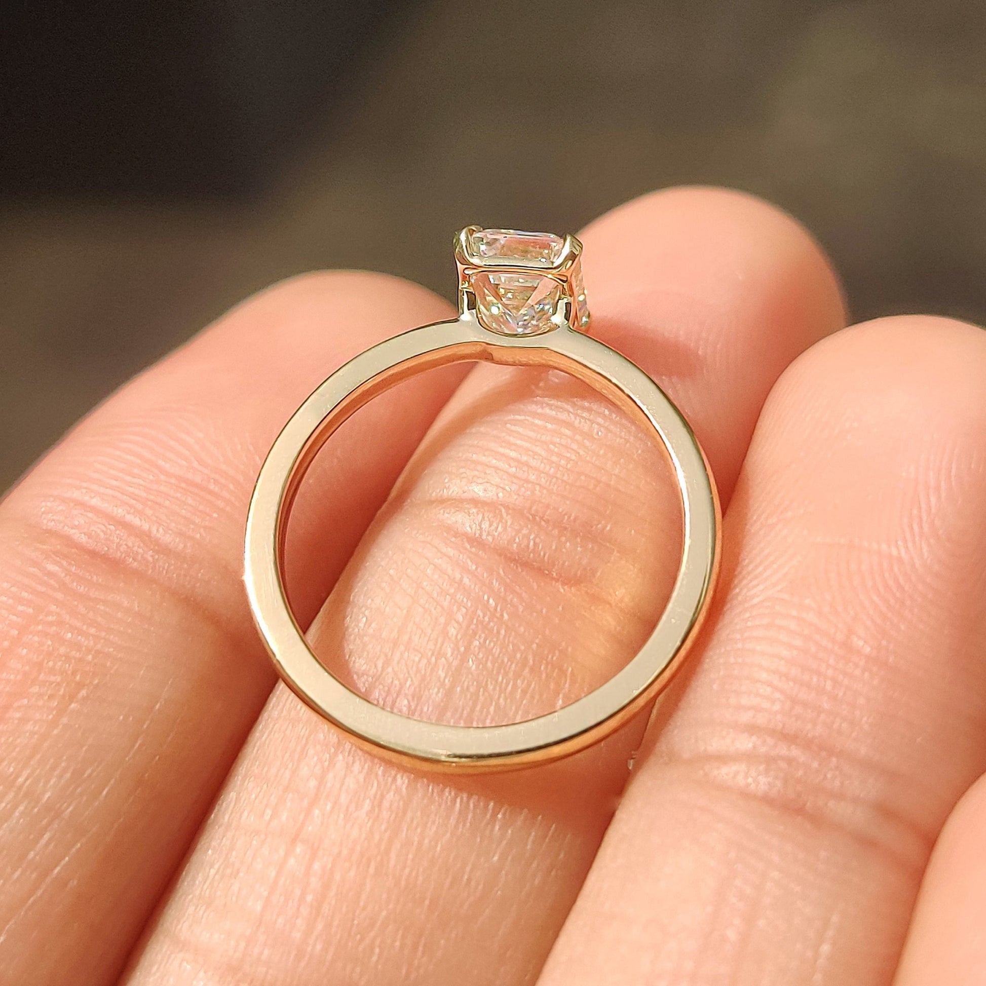 1 CT Emerald Solitaire Moissanite Engagement Ring