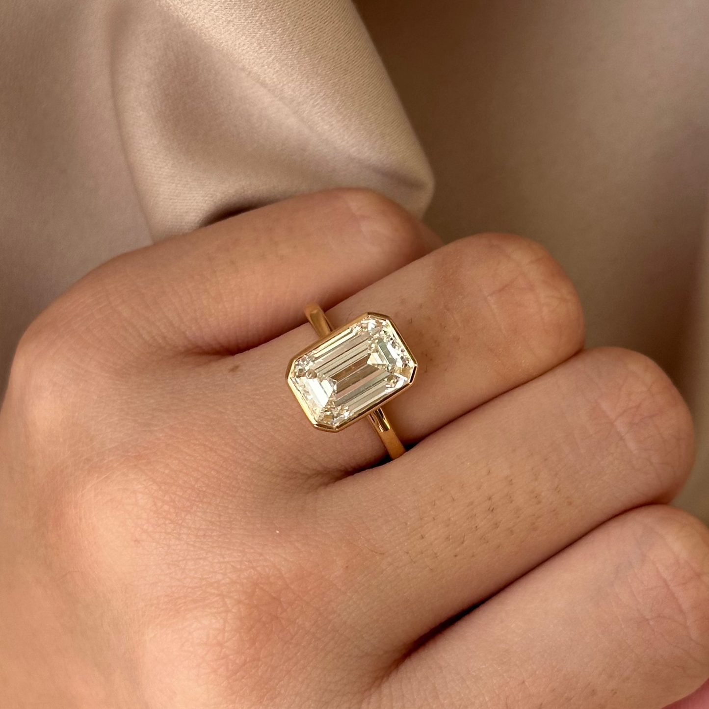 4 CT Emerald Bezel & Solitaire Moissanite Engagement Ring