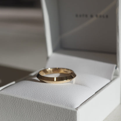 Knife Edge Wedding Band