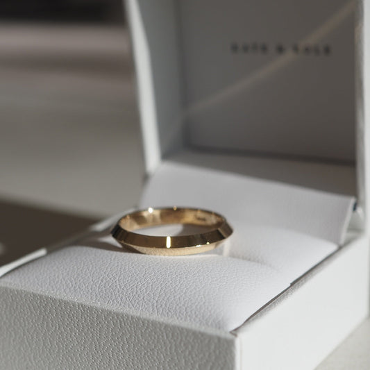 Knife Edge Wedding Band