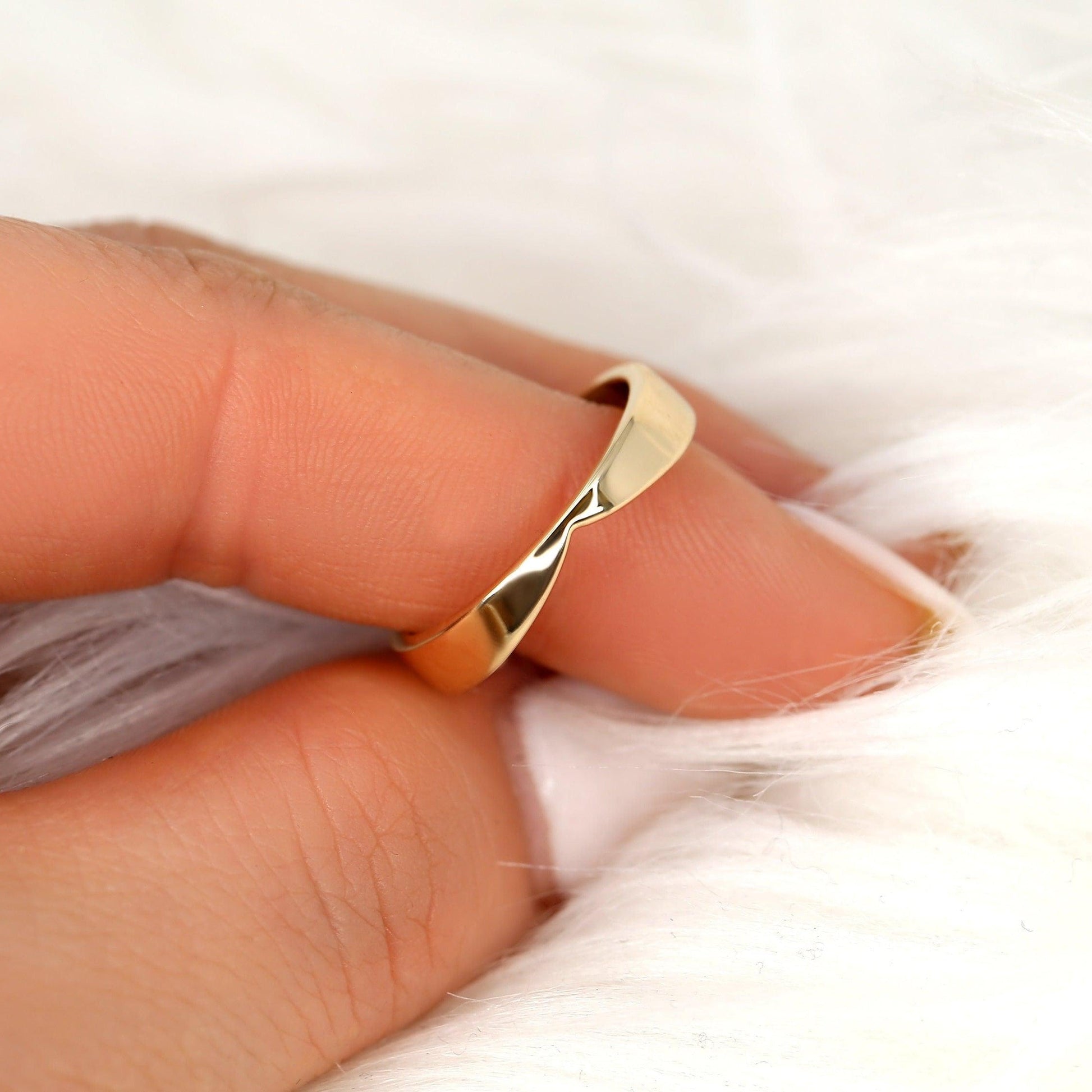 Classic Curved Wedding Band