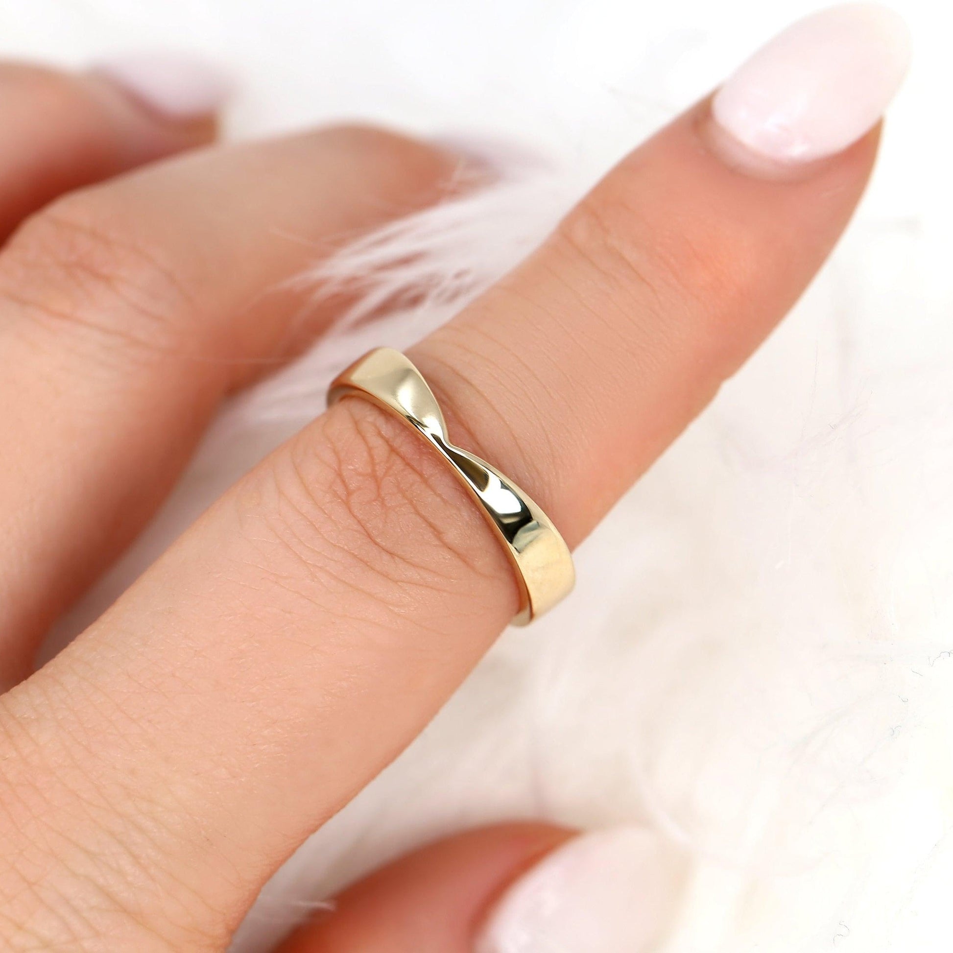 Classic Curved Wedding Band