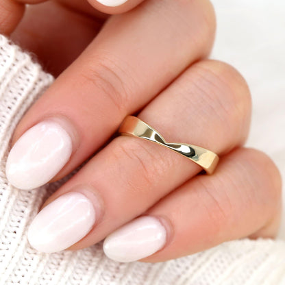 Classic Curved Wedding Band