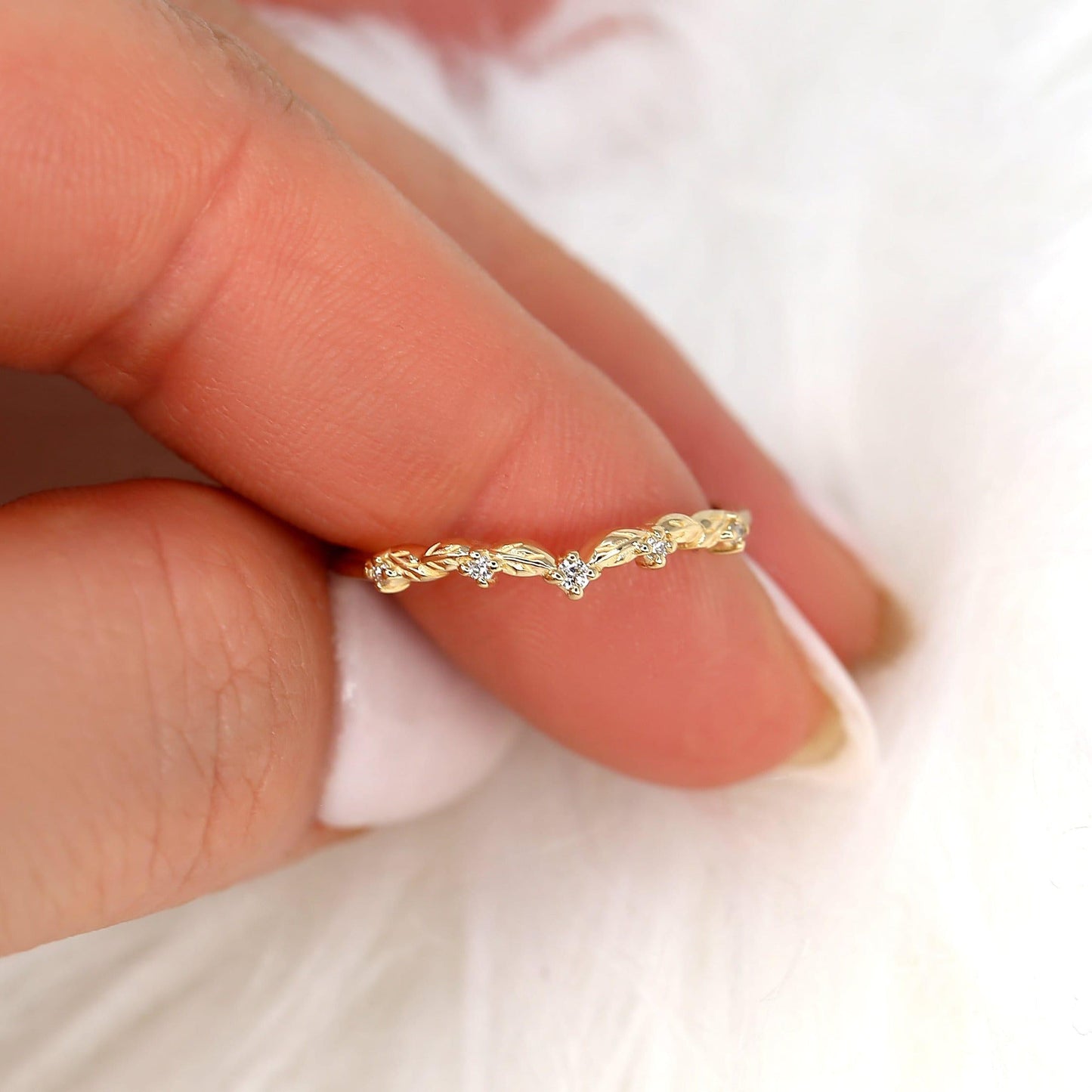 0.07 TCW Round Twig Style Moissanite Wedding Band