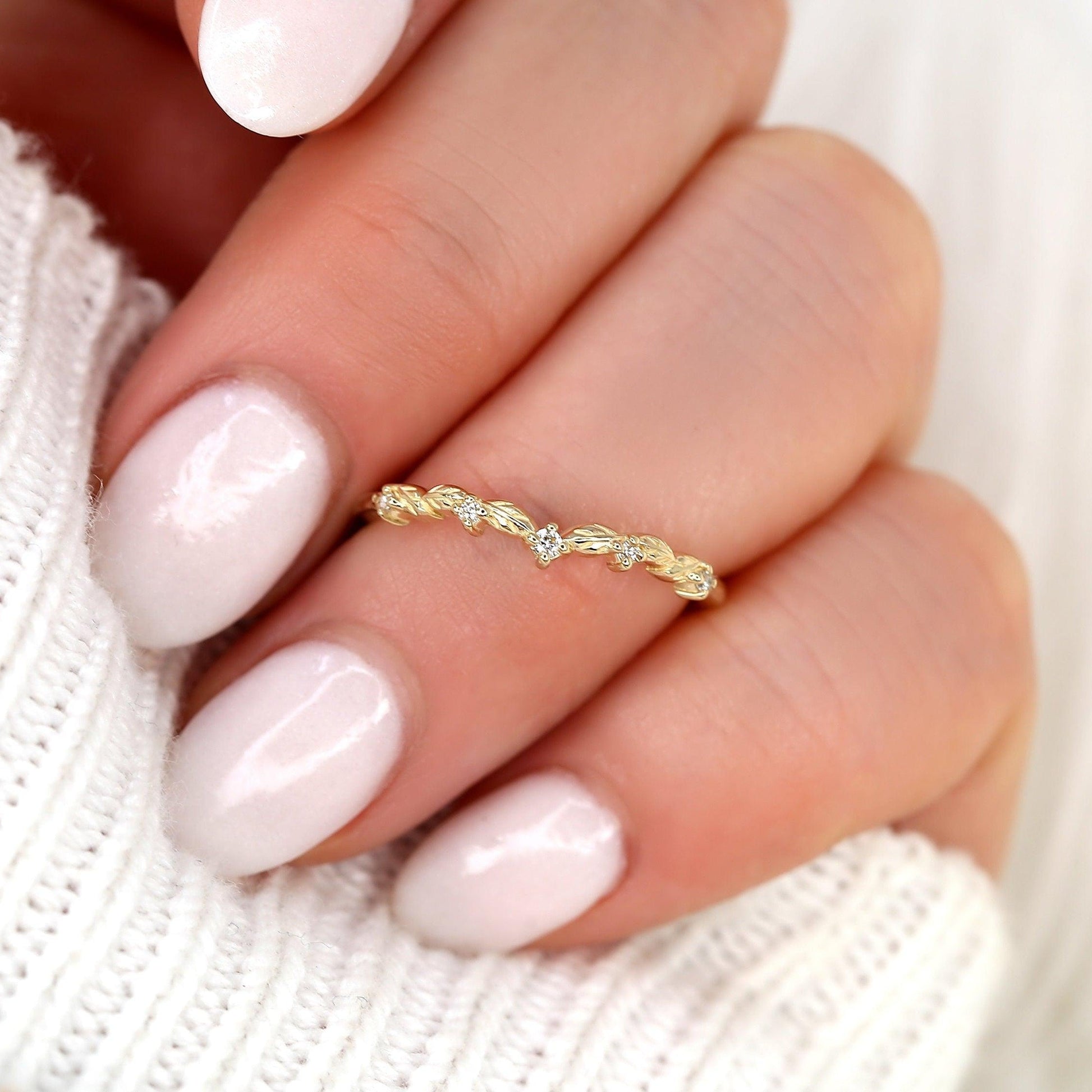 0.07 TCW Round Twig Style Moissanite Wedding Band