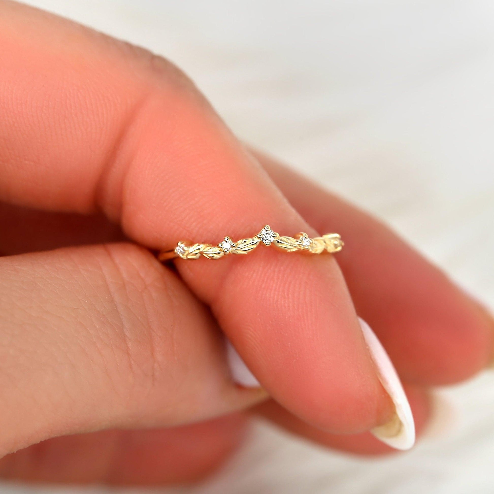 0.07 TCW Round Twig Style Moissanite Wedding Band