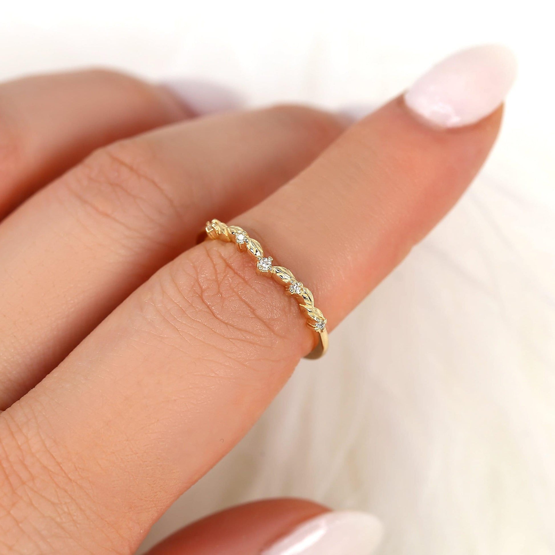 0.07 TCW Round Twig Style Moissanite Wedding Band