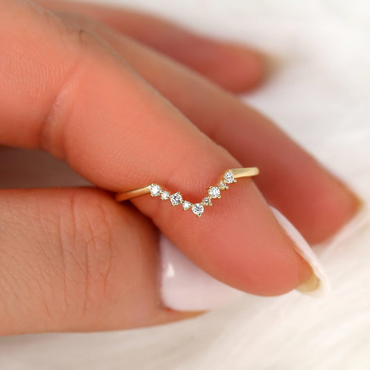 0.10 TCW Round Curved Moissanite Wedding Band