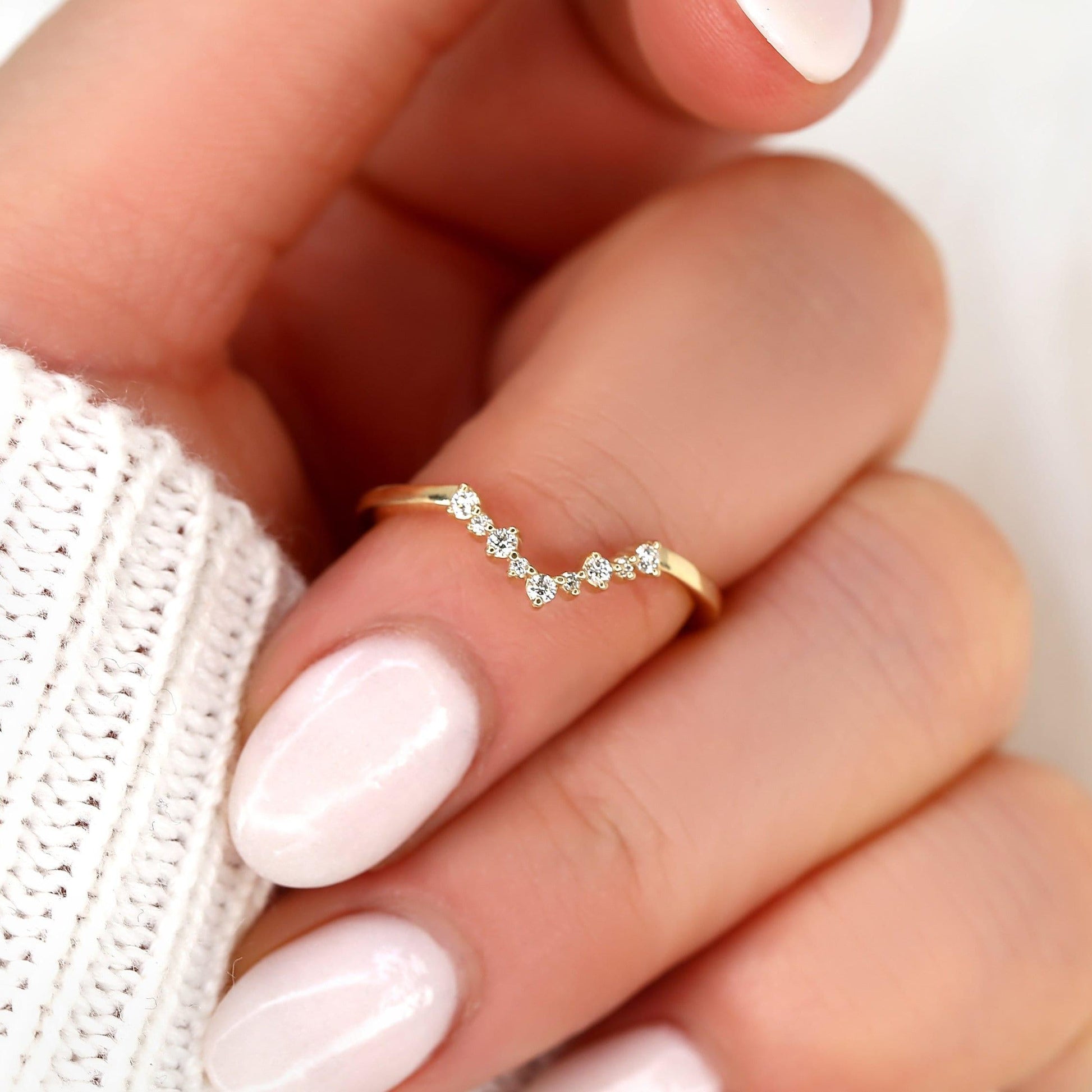 0.10 TCW Round Curved Moissanite Wedding Band