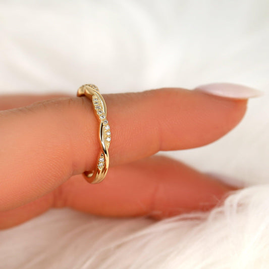 0.11 TCW Round Twisted Moissanite Wedding Band