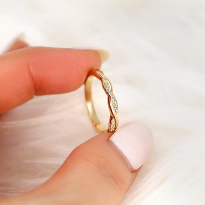 0.11 TCW Round Twisted Moissanite Wedding Band