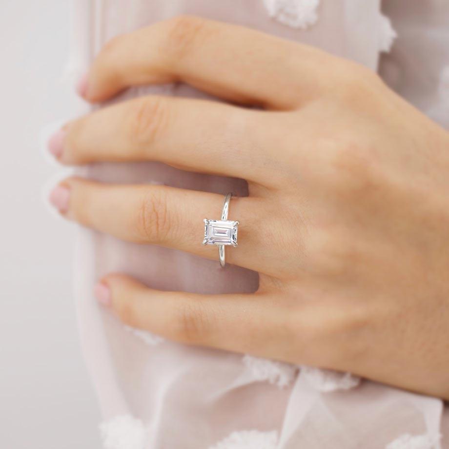 1.01 CT Emerald Solitaire Moissanite Engagement Ring