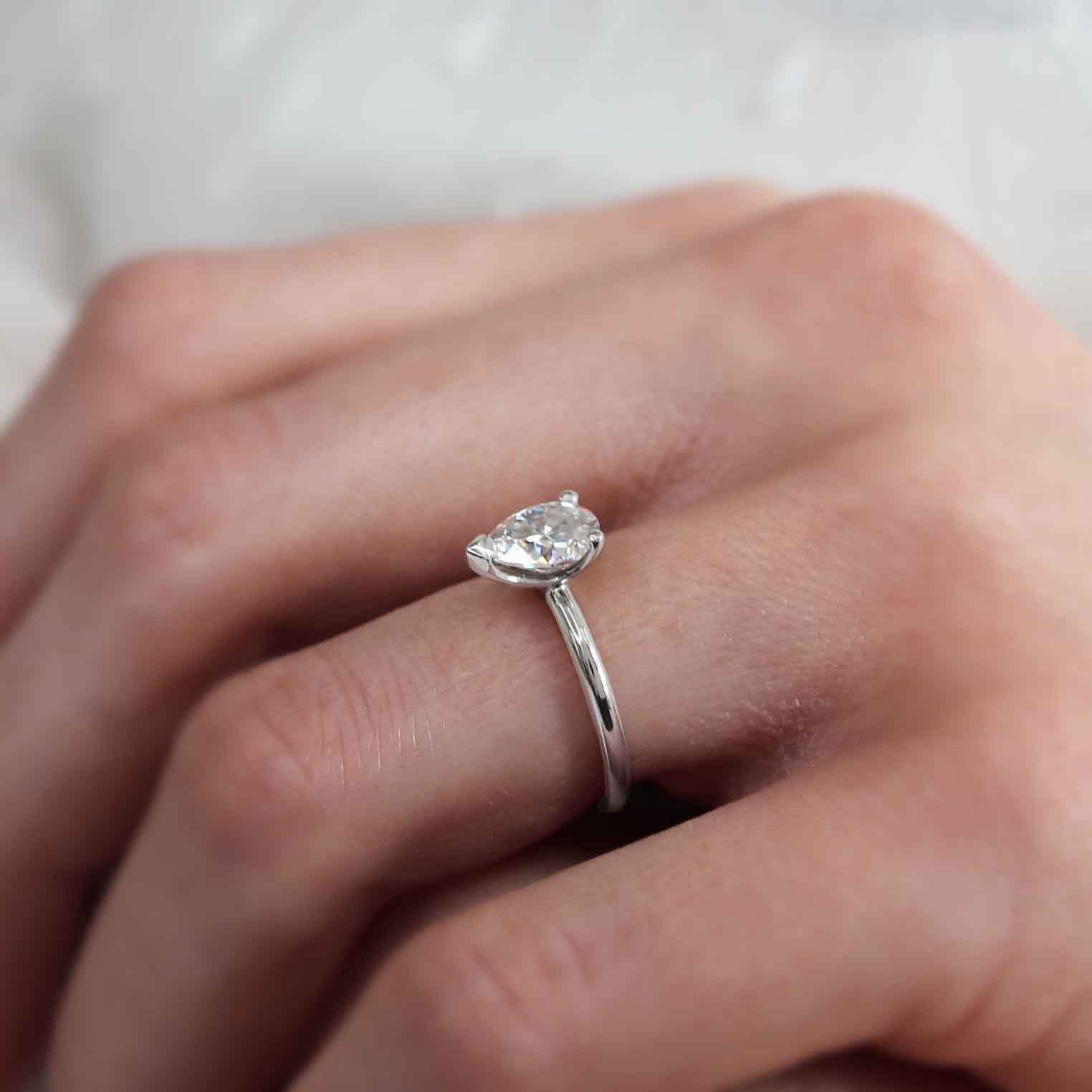 0.94 CT Pear Soitaire Moissanite Engagement Ring