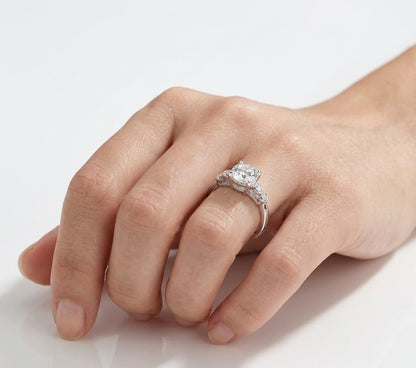 1 CT Round Solitaire Lab Grown Diamond Engagement Ring