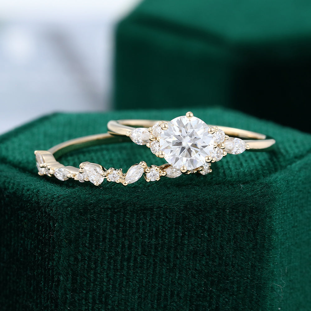 0.88 CT Round Cluster Moissanite Bridal Set