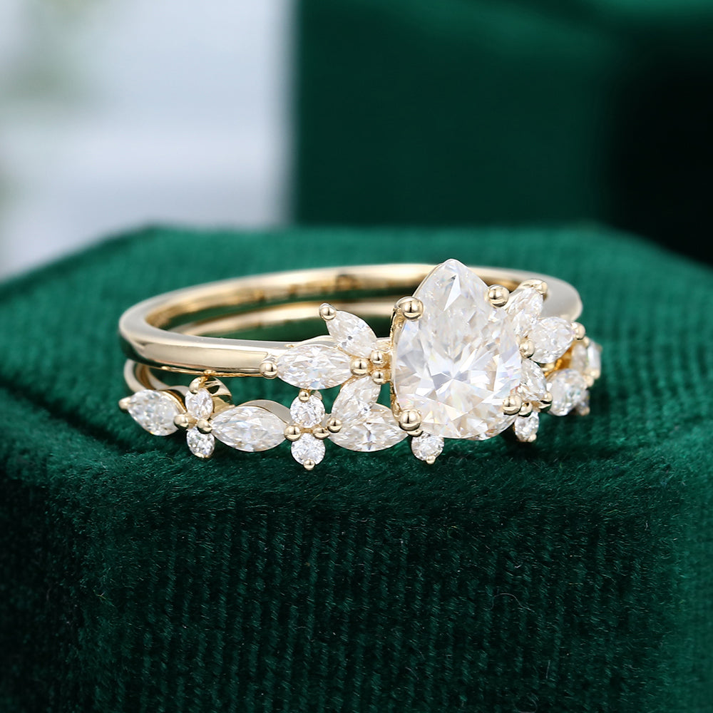 1.5 CT Pear Cluster Moissanite Bridal Set