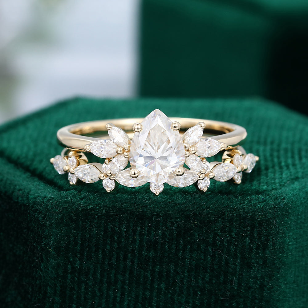 1.5 CT Pear Cluster Moissanite Bridal Set