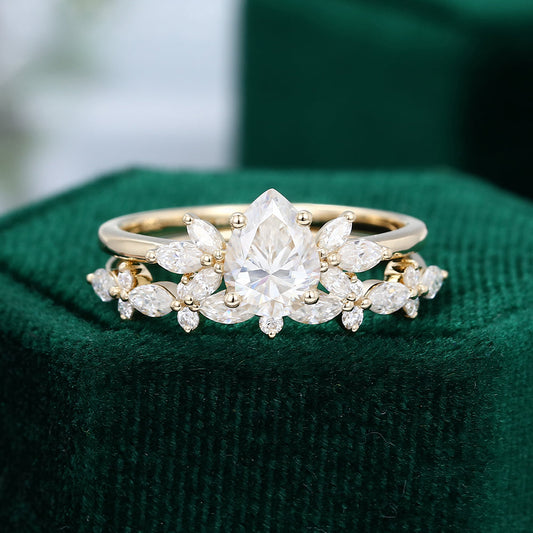 1.5 CT Pear Cluster Moissanite Bridal Set