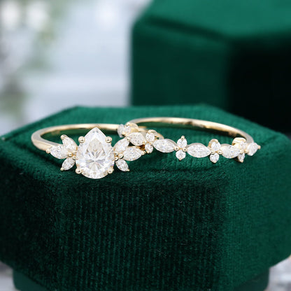 1.5 CT Pear Cluster Moissanite Bridal Set