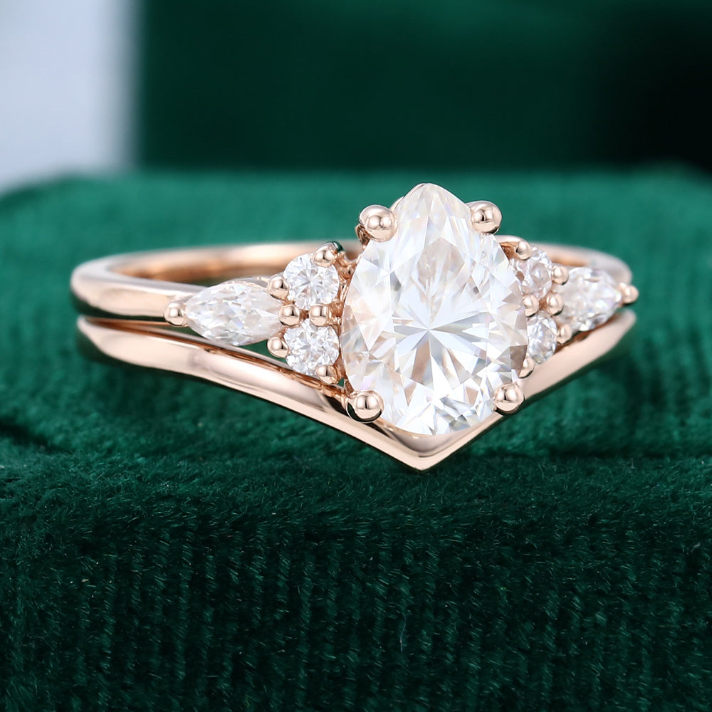 1.5 CT Pear Cluster Moissanite Bridal Set