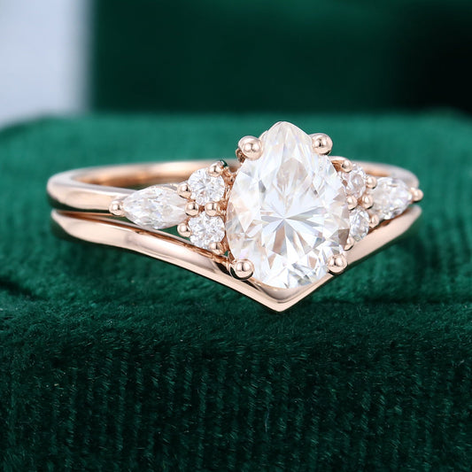 1.5 CT Pear Cluster Moissanite Bridal Set