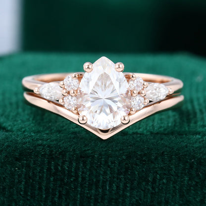 1.5 CT Pear Cluster Moissanite Bridal Set