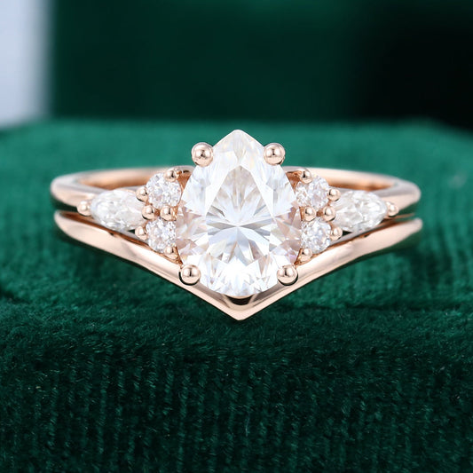 1.5 CT Pear Cluster Moissanite Bridal Set