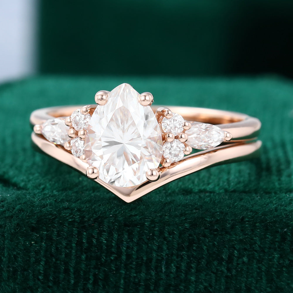 1.5 CT Pear Cluster Moissanite Bridal Set