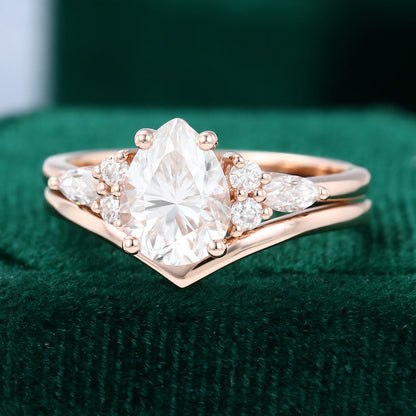 1.5 CT Pear Cluster Moissanite Bridal Set