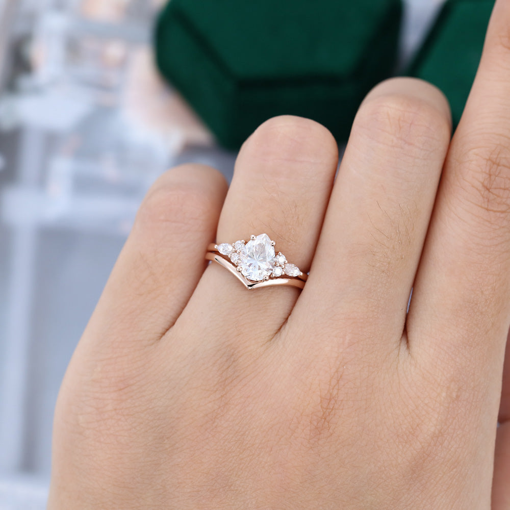 1.5 CT Pear Cluster Moissanite Bridal Set