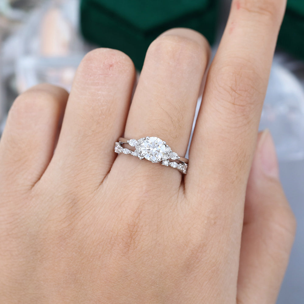 0.88 CT Round Cluster Moissanite Bridal Set