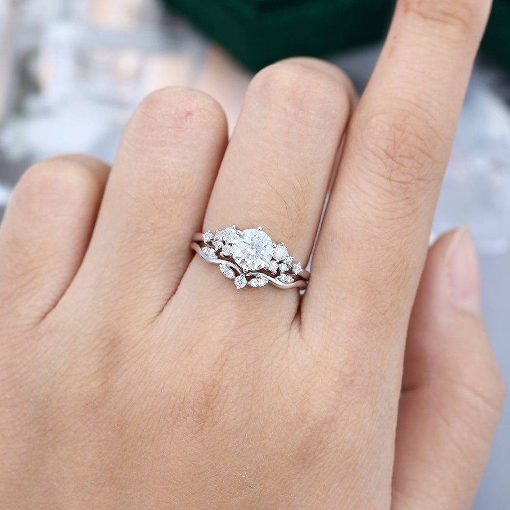 0.88 CT Round Cluster Moissanite Bridal Set