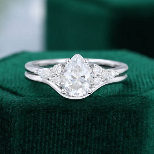 1 CT Pear Cluster Moissanite Bridal Set